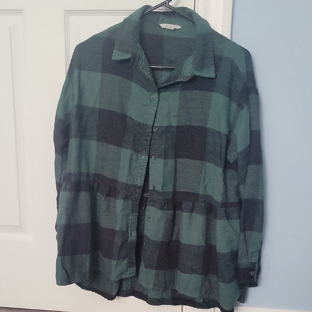 American Eagle Green and Black Plaid Button-Up Shirt